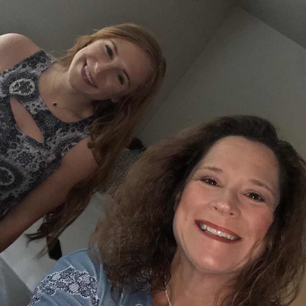 Meet your Posher, Shellie Baker 💓.